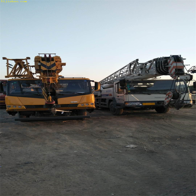 壤塘吊车吊挖机正确办法